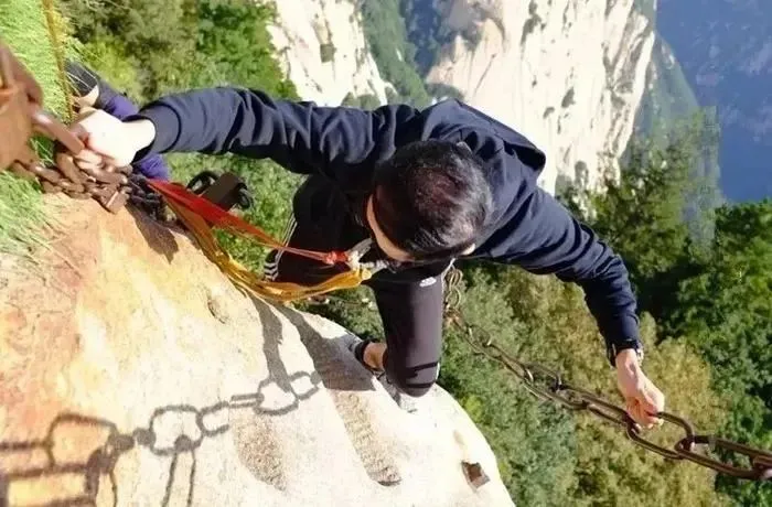 华山经典打卡景点推荐：鹞子翻身