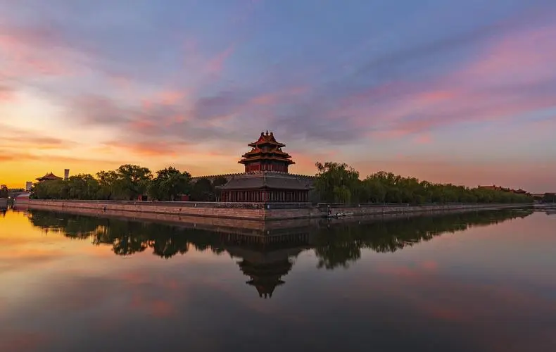 北京旅游：跟团游与自由行的选择对比