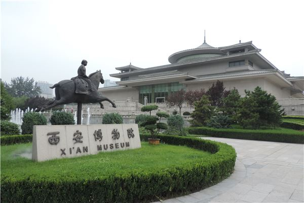 西安博物院之旅：探寻古都的瑰宝与历史记忆