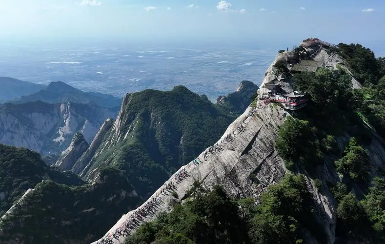华山索道上去后还需不需要爬山？
