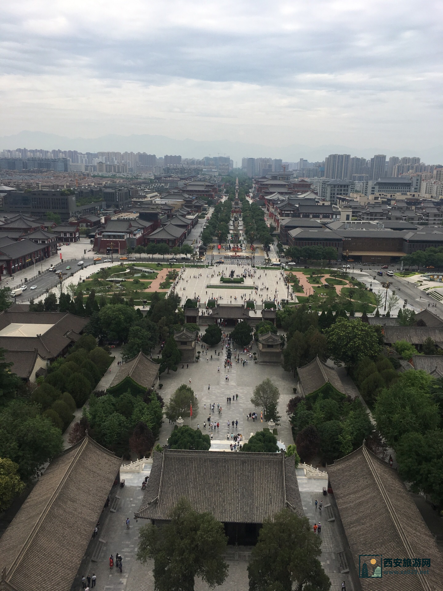 大雁塔南广场旅游指南：探索标志性景点与佛文化魅力