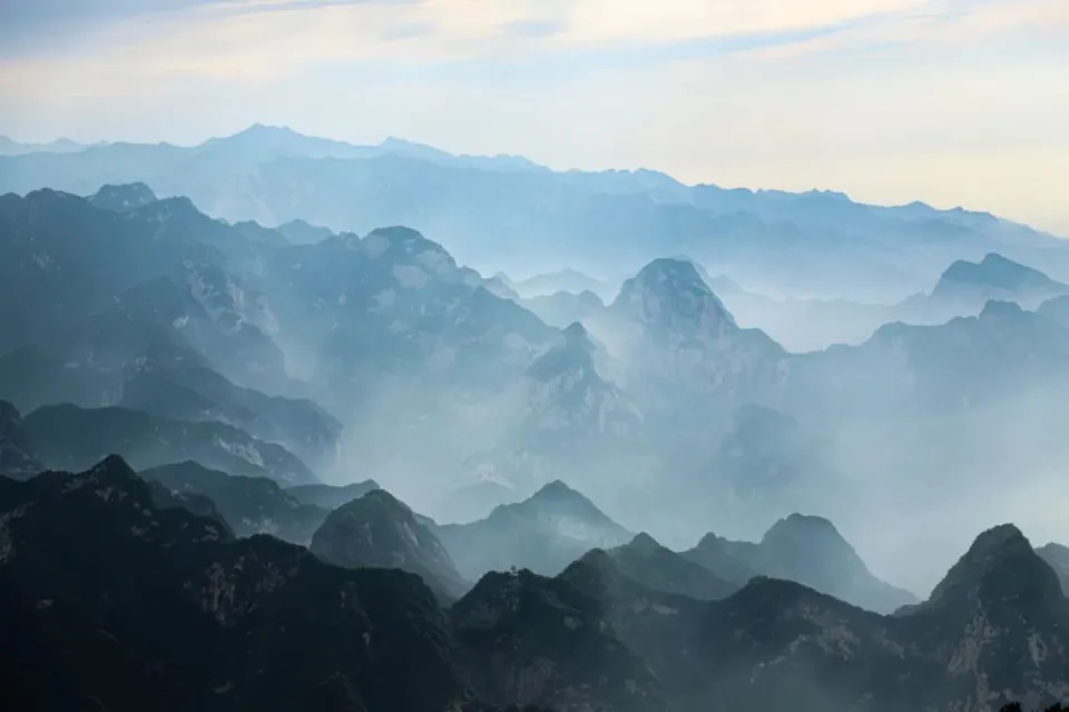 深入解析：华山西峰与北峰的独特差异与魅力