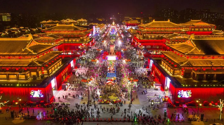 大唐不夜城的景点丰富多样，以下是一些主要景点的介绍：