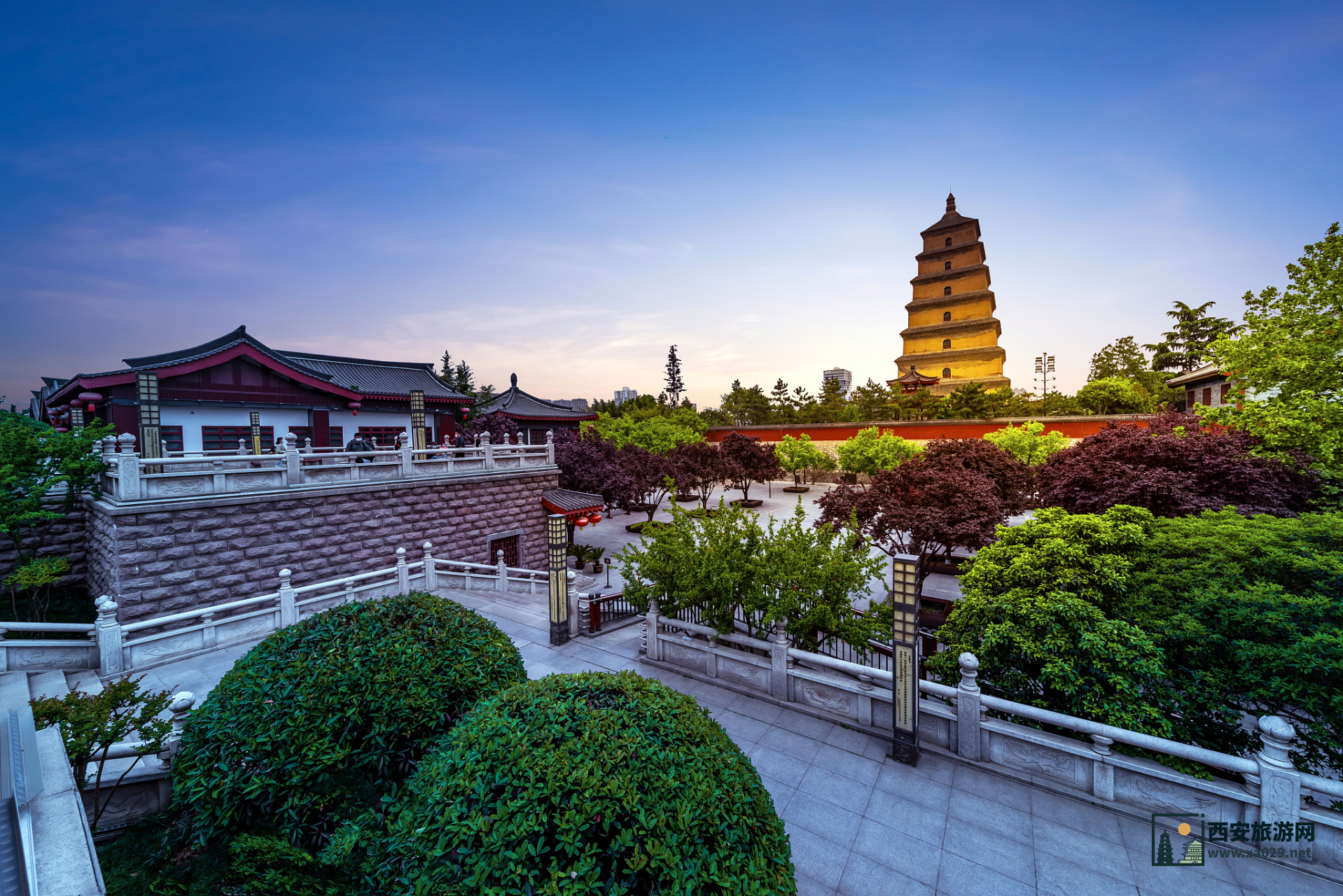大雁塔简介：探寻古都西安的标志性建筑，领略千年历史风华