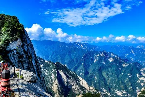 华山游玩全攻略：登山路线、景点推荐一网打尽