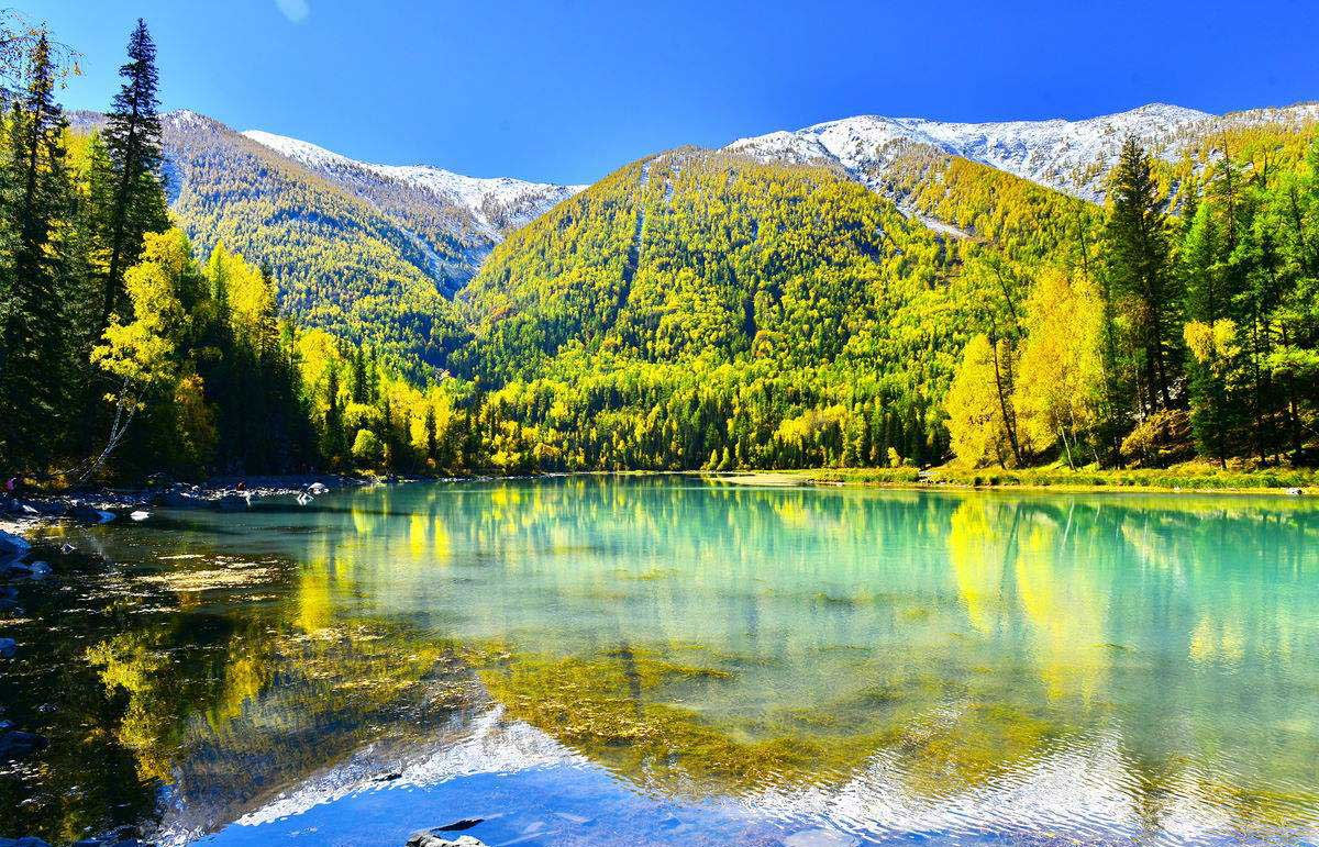 新疆旅游6月份穿衣指南：气候特点与服装建议
