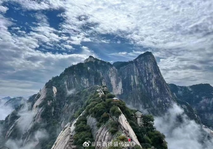 陕西华山：探秘中华五岳之一的壮丽风光