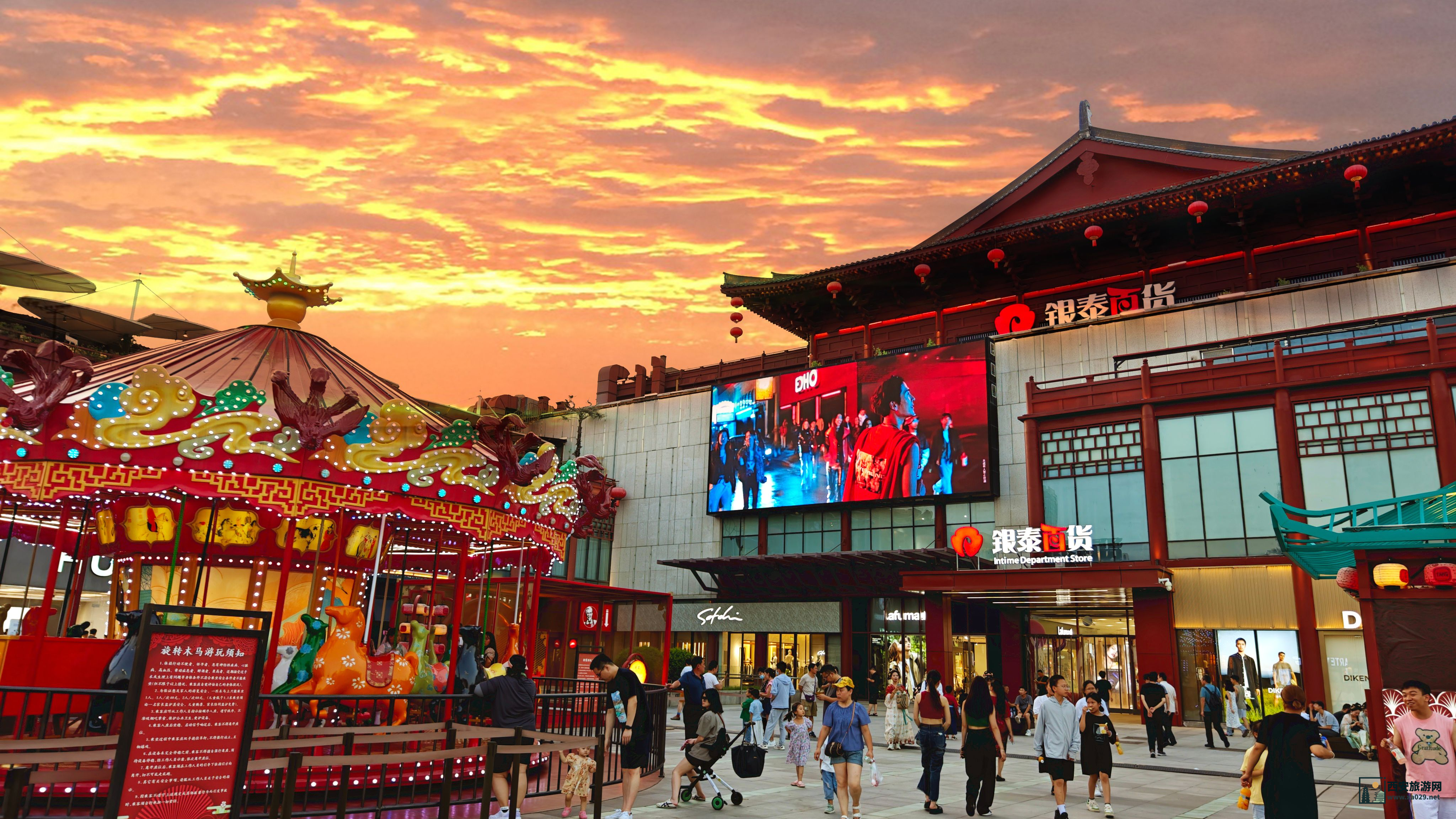 大唐不夜城探秘：揭秘这里的独特景点与体验