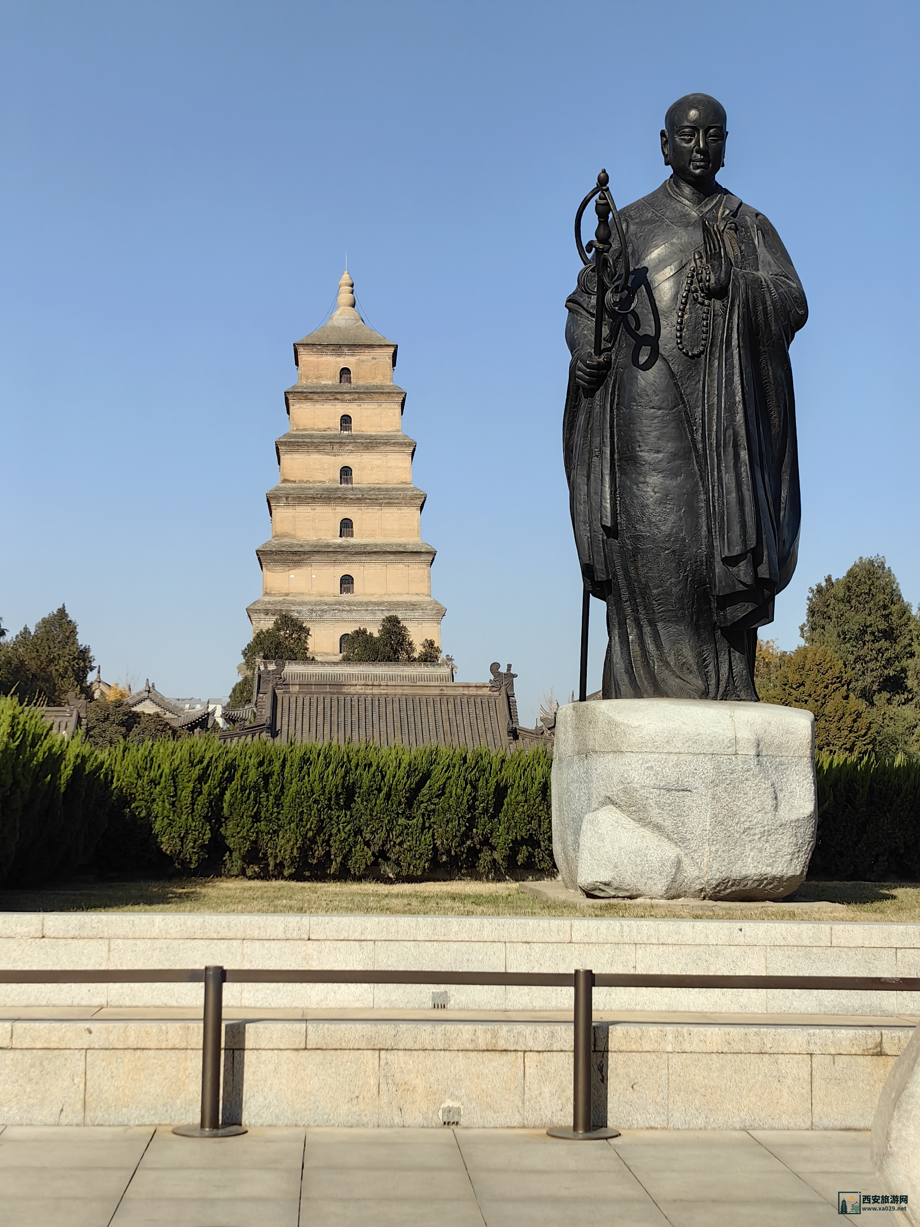 "确认位置：大雁塔是否位于西安市内？"