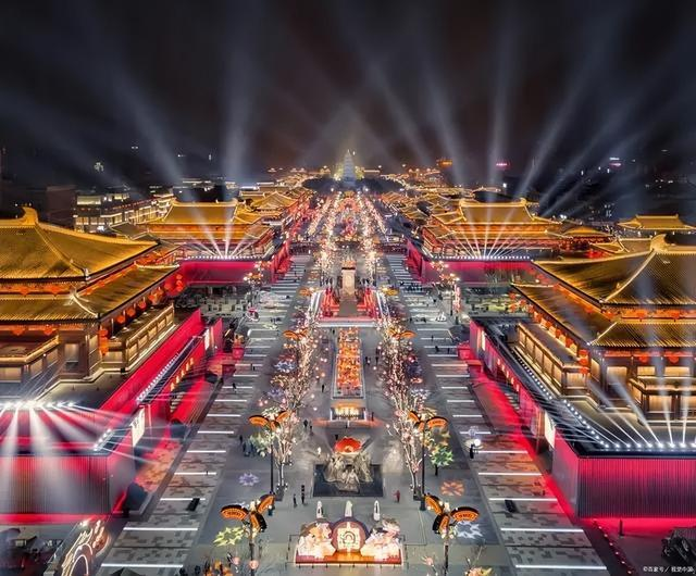 大唐不夜城旅游指南：漫步古街，品味唐风唐韵”
