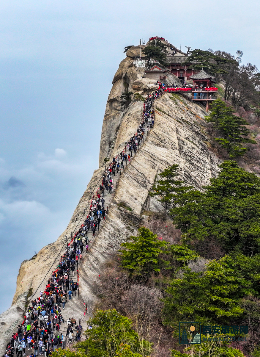 "华山登山路线指南：探寻最佳上山入口"