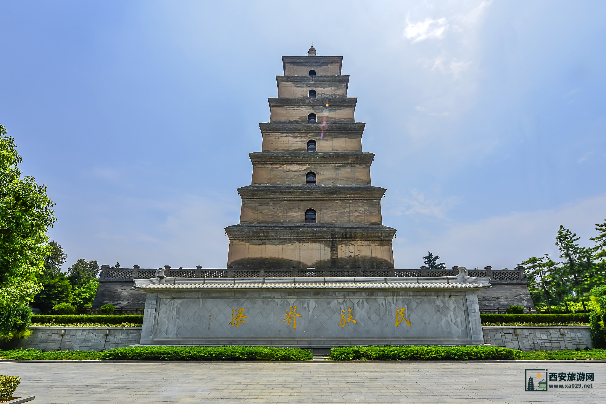西安大小雁塔：探寻其历史由来与渊源