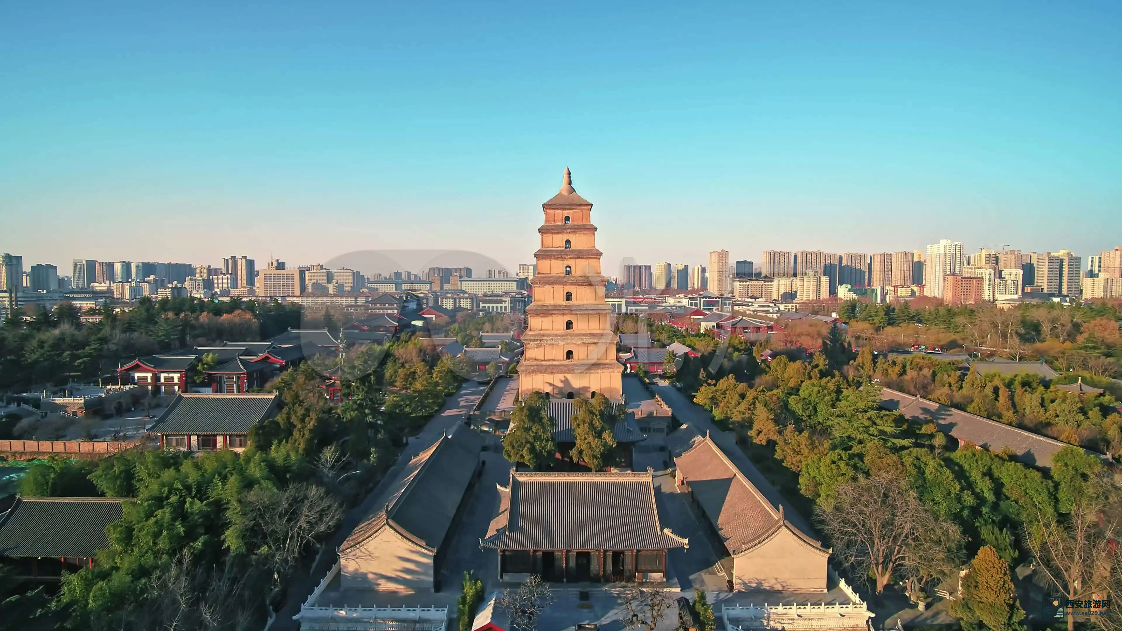 西安大雁塔与小雁塔建筑风格对比解析