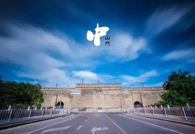 西安城墙旅游攻略 | 三个小众登城墙入口 充满着香火气