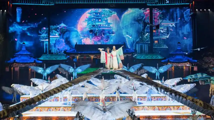 华清宫离长恨歌表演多远