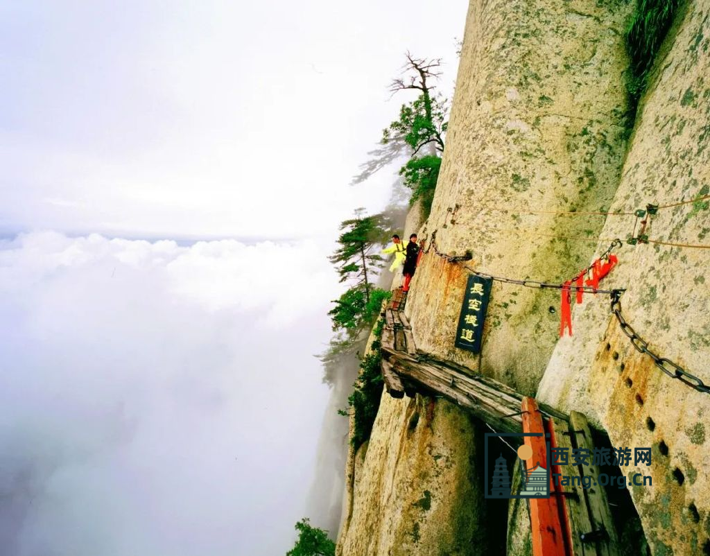 华山最新登山路线推荐｜5条经典玩法+避坑全攻略