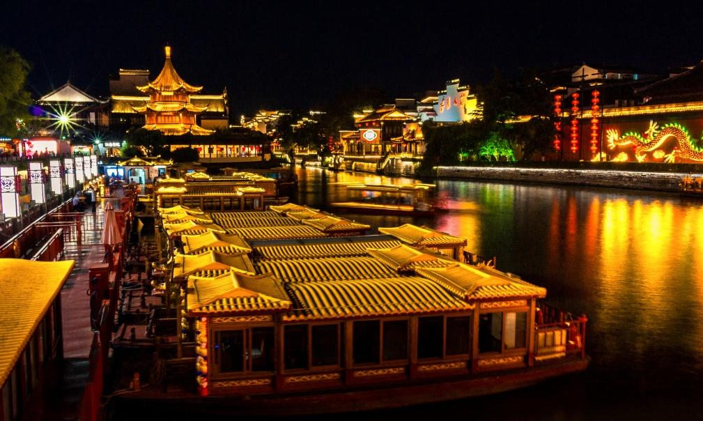 南京旅游攻略：夫子庙VS新街口，哪个更好玩？