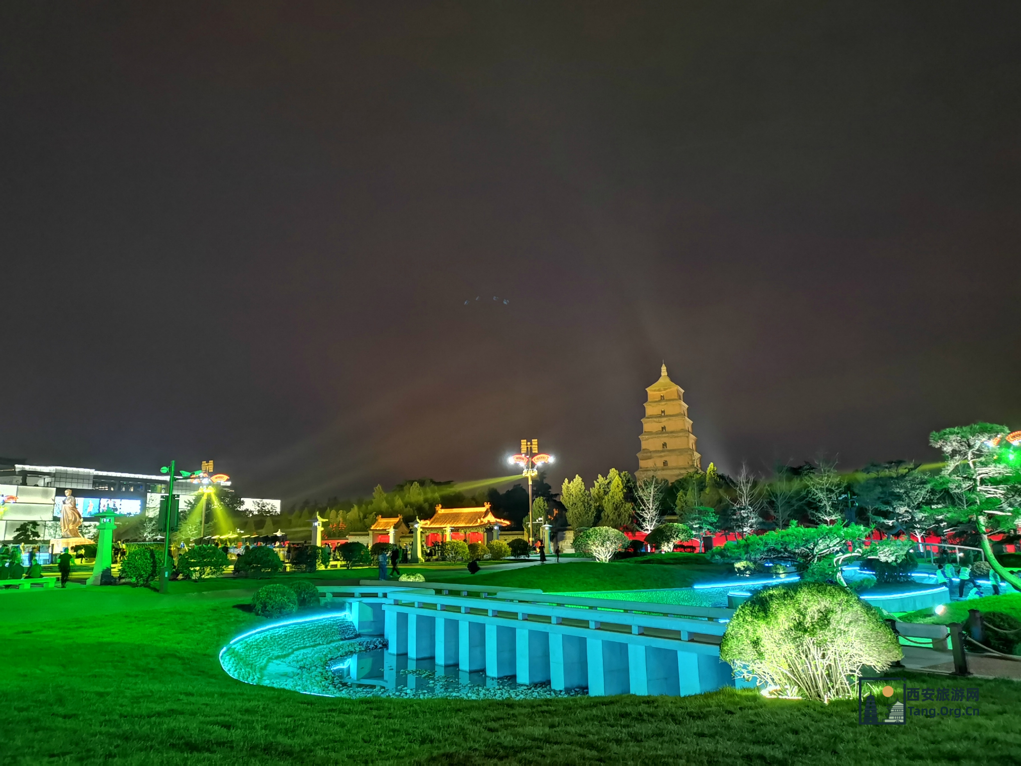 大雁塔游玩时间终极攻略：白天VS夜晚全方位对比，选对时间体验翻倍！