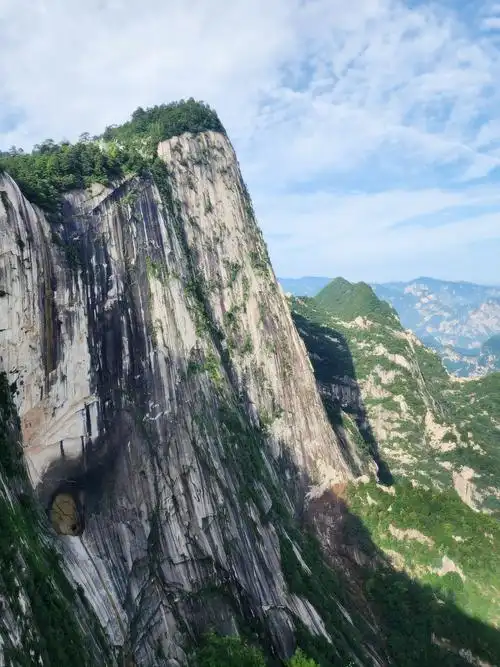 华山爬上去多久