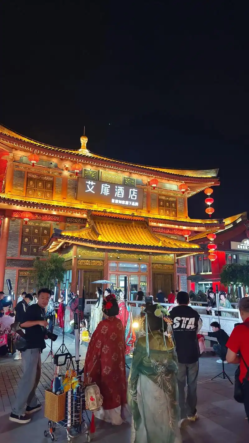 大唐不夜城不倒翁在哪个位置