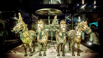 秦始皇为什么要修建兵马俑五个字