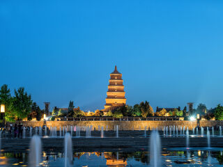 大雁塔晚上好看还是白天好看