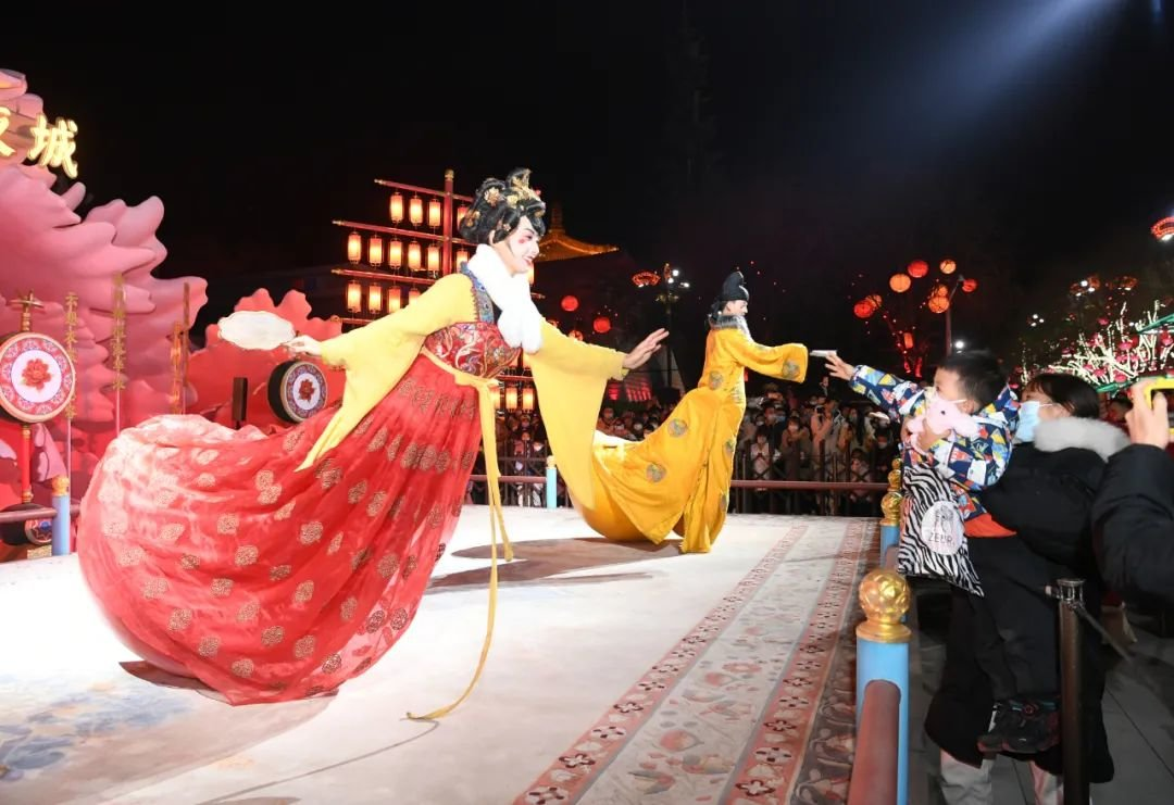 大唐不夜城“不倒翁”表演全攻略：梦回盛唐的牵手之约