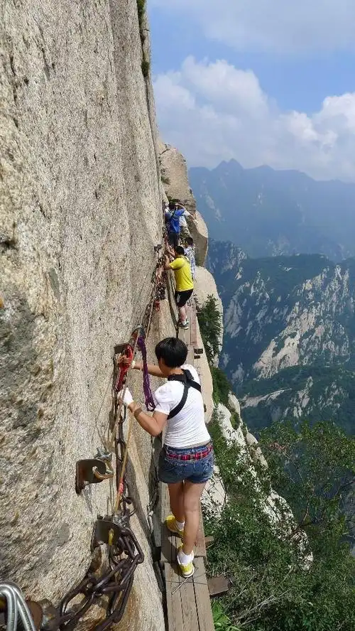 华山不走栈道能上去吗