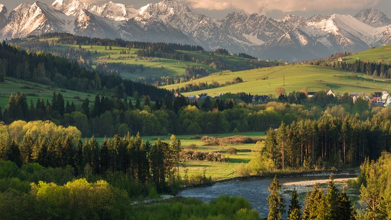 新疆南部旅游最佳路线座什么车