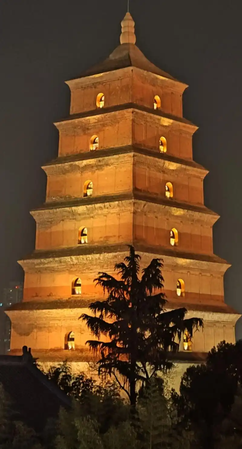 大雁塔晚上好看吗