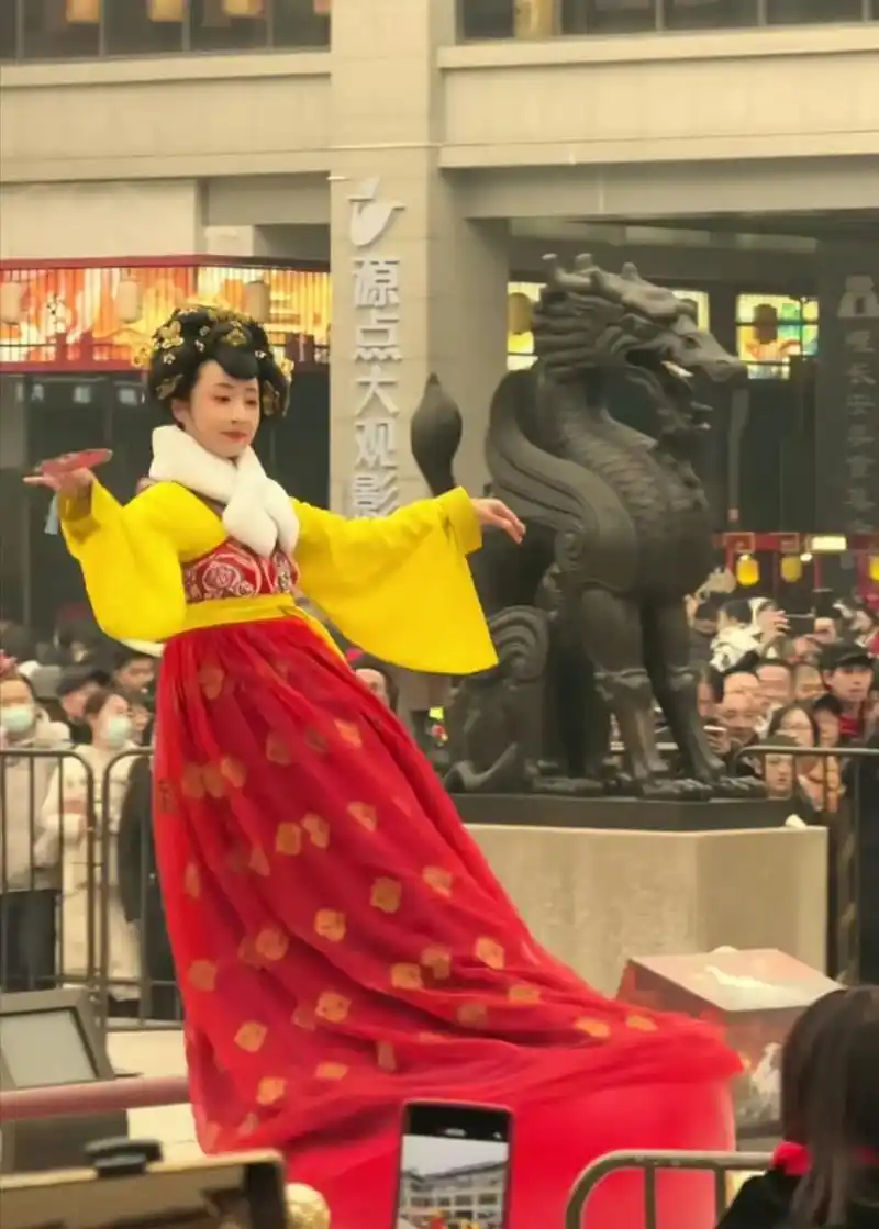 现在大唐不夜城有表演吗