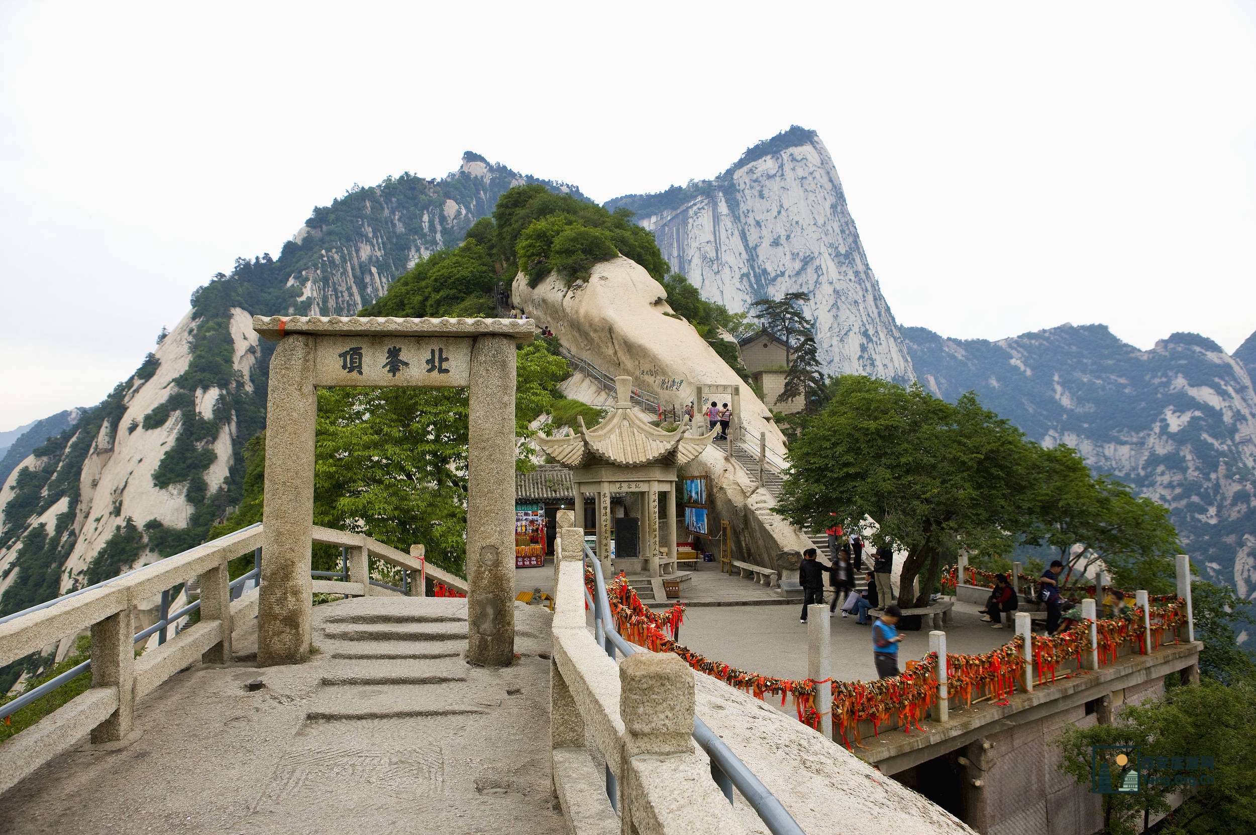 华山爬到山顶需要几个小时