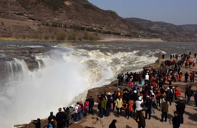 壶口瀑布需要坐观光车吗