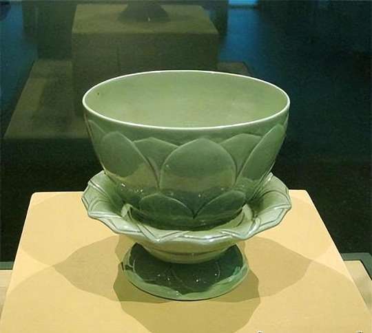 法门寺地宫秘色瓷莲花碗