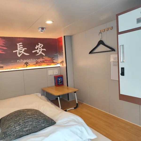 肆月森林.女生青年旅舍(回民街钟楼地铁站店)基本介绍-西安酒店预定一律低至6折