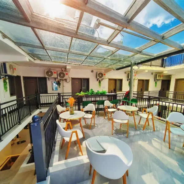 摘星里猫主题文化小院(钟鼓楼西安站地铁站店)基本介绍-西安酒店预定一律低至6折