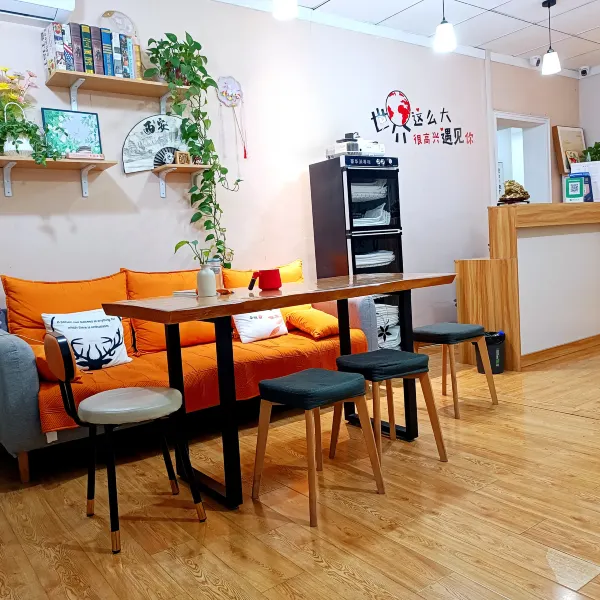 四时五方青年旅社(大唐不夜城小寨地铁站店)基本介绍-西安酒店预定一律低至6折