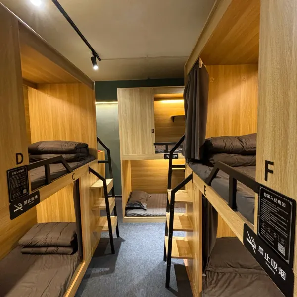 树树旸青旅(西安钟楼地铁站店)基本介绍-西安酒店预定一律低至6折