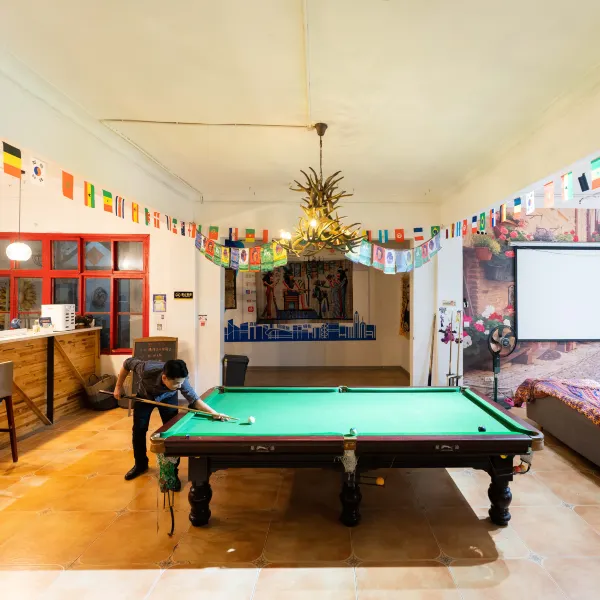 登巴客栈(西安钟鼓楼店)基本介绍-西安酒店预定一律低至6折