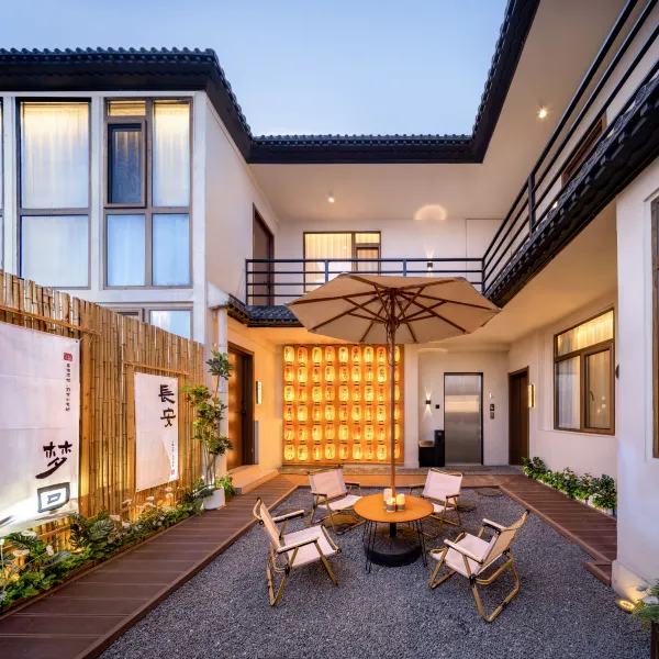 此间隐舍·Zenyard庭院美宿(西安回民街钟楼地铁站店)基本介绍-西安酒店预定一律低至6折