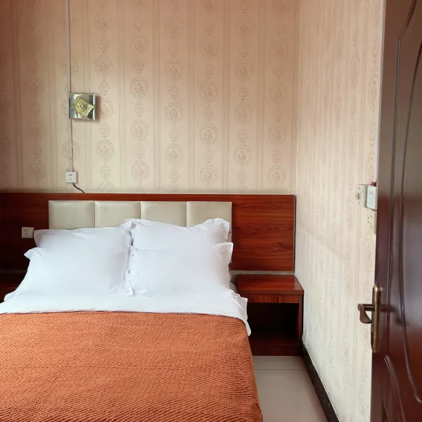 云·漫居影院酒店(陕师院何家营地铁站店)基本介绍-西安酒店预定一律低至6折