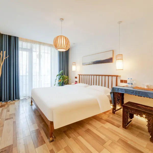 花筑·76号设计师民宿(西安钟楼地铁站回民街店)基本介绍-西安酒店预定一律低至6折