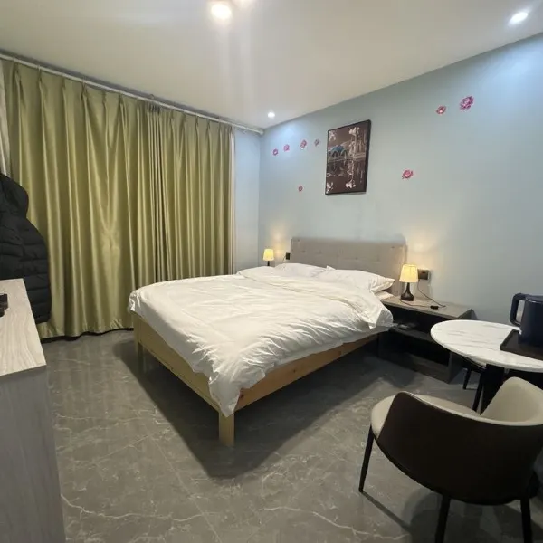 闹市小巷民宿(西安钟鼓楼回民街店)基本介绍-西安酒店预定一律低至6折