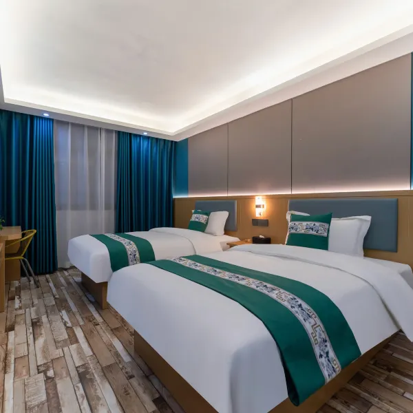 美居影院酒店(西安比亚迪二厂店)基本介绍-西安酒店预定一律低至6折