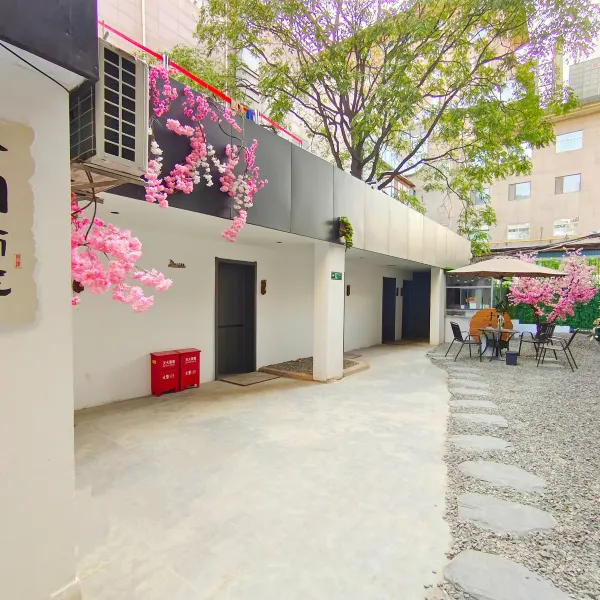 西安十二府客栈(钟楼北大街地铁站店)基本介绍-西安酒店预定一律低至6折