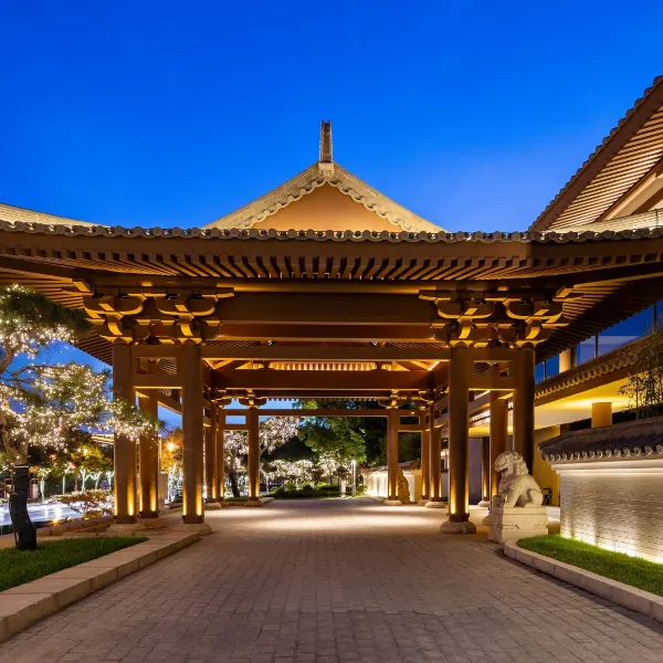 西安唐华华邑酒店(大雁塔大唐不夜城店)基本介绍-西安酒店预定一律低至6折