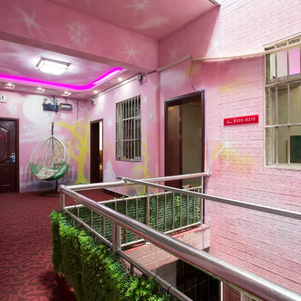 西安七彩主题酒店基本介绍-西安酒店预定一律低至6折